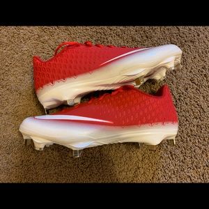 NWT Red White Nike Metal Baseball Cleats Size 10.